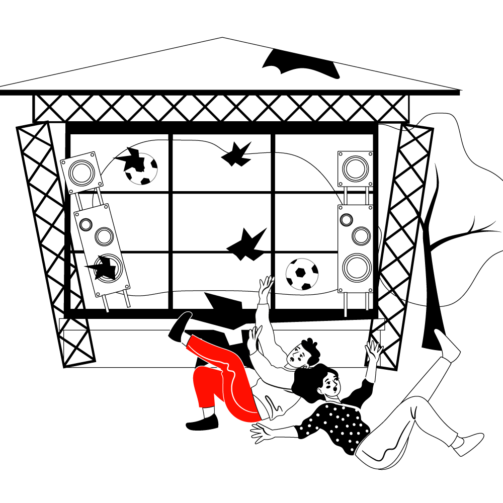 Zwei Personen fallen von einer Bühne, die mit Lautsprechern und Fußballen dekoriert ist. Ein Baum steht rechts neben der Bühne