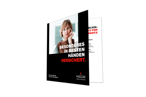 Broschüre mit dem Titel „BESONDERES IN BESTEN HÄNDEN VERSICHERT.“ – bewirbt den Premiumschutz für Privatkunst durch die Hiscox Kunstversicherung; eine Person ist teilweise auf dem Cover zu sehen.