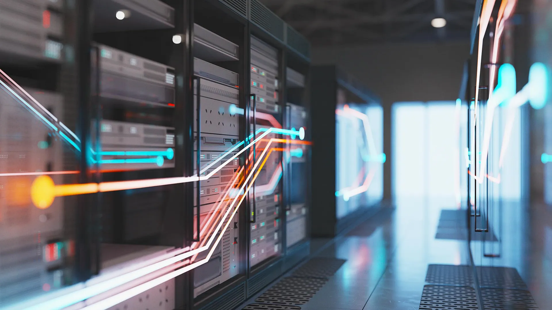 Eine Reihe von Server-Racks in einem Rechenzentrum, in denen blaue und orangefarbene Lichtspuren den Datenfluss darstellen. Die Szene wirkt futuristisch und technikorientiert.