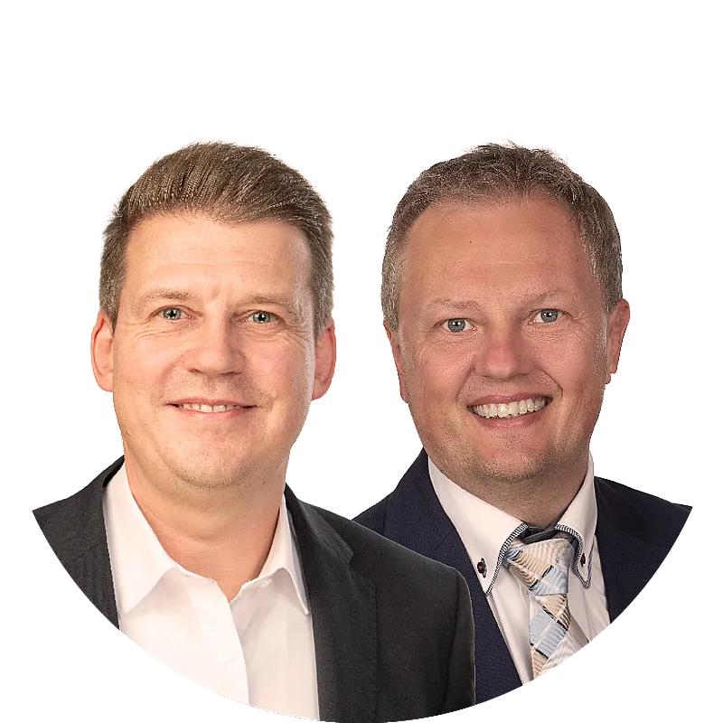 Im Bild sind zwei Referenten der Hiscox IDD Days 2026. Links Lars Besse von Hiscox, rechts Jens Hebecker Vorstand bei Versteegen Assekuranz