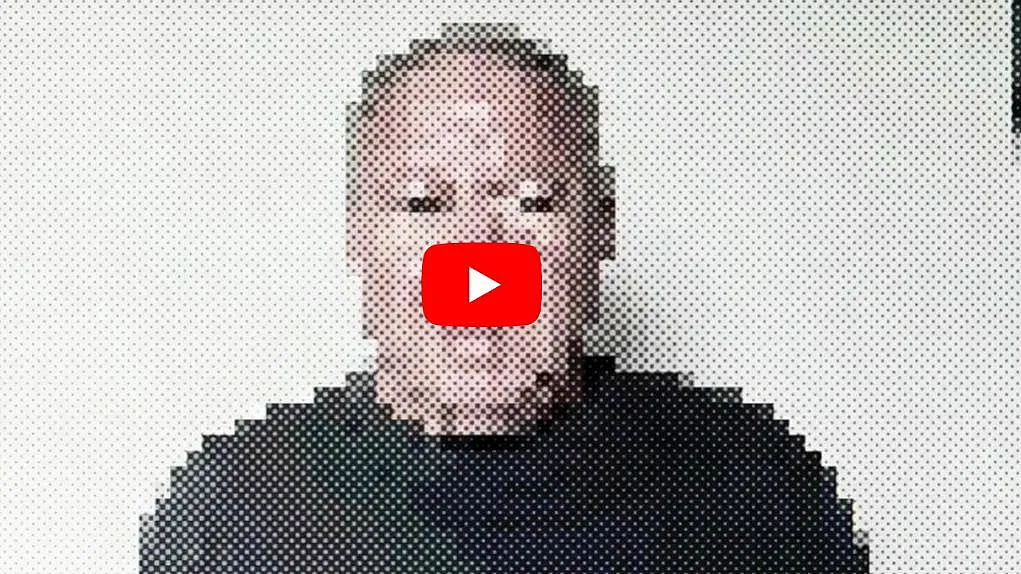 Auf dem YouTube Video Thumbnail sieht man den Kopf und halben Oberkörper eines Mannes. Bild ist verpixelt.
