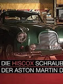 Grüner Aston Martin DB 2/4 Mark II in einer Schrauberwerkstatt mit dem Text "Die Hiscox Schrauberwerkstatt Der Aston Martin DB 2/4 Mark II"
