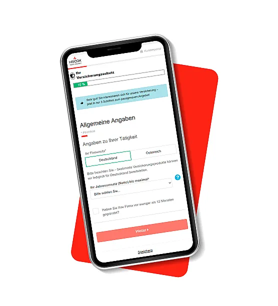 Versicherung online abschließen bei Hiscox: Smartphone mit Angaben zum Versicherungsschutz