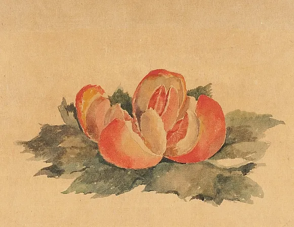 Ein Aquarellbild, das einen aufgeschnittenen, reifen Pfirsich mit üppig grünen Blättern vor einem zartbeigen Hintergrund zeigt und ein Gefühl von Frische und Ruhe vermittelt.